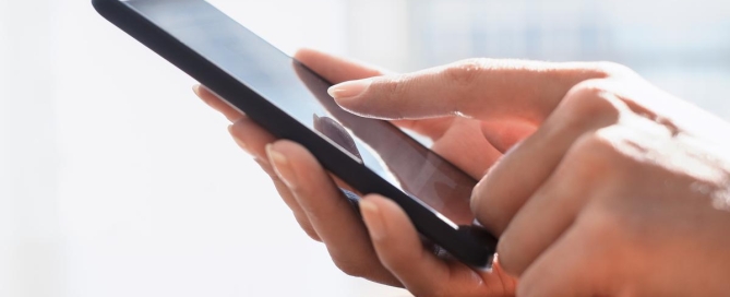 Worker using messaging app
